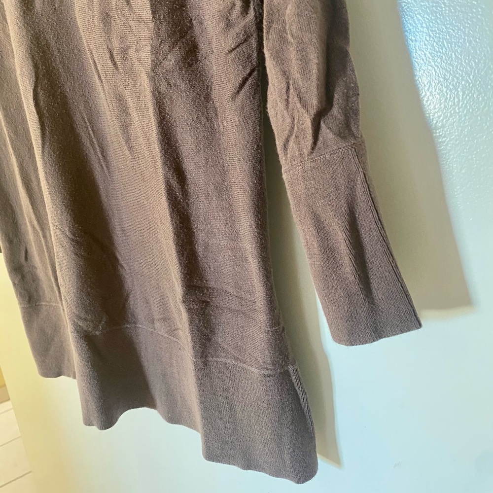 Women’s chocolate brown 3/4 sleeve knit vneck sweater TALBOTS petites, sz M - Picture 7 of 8
